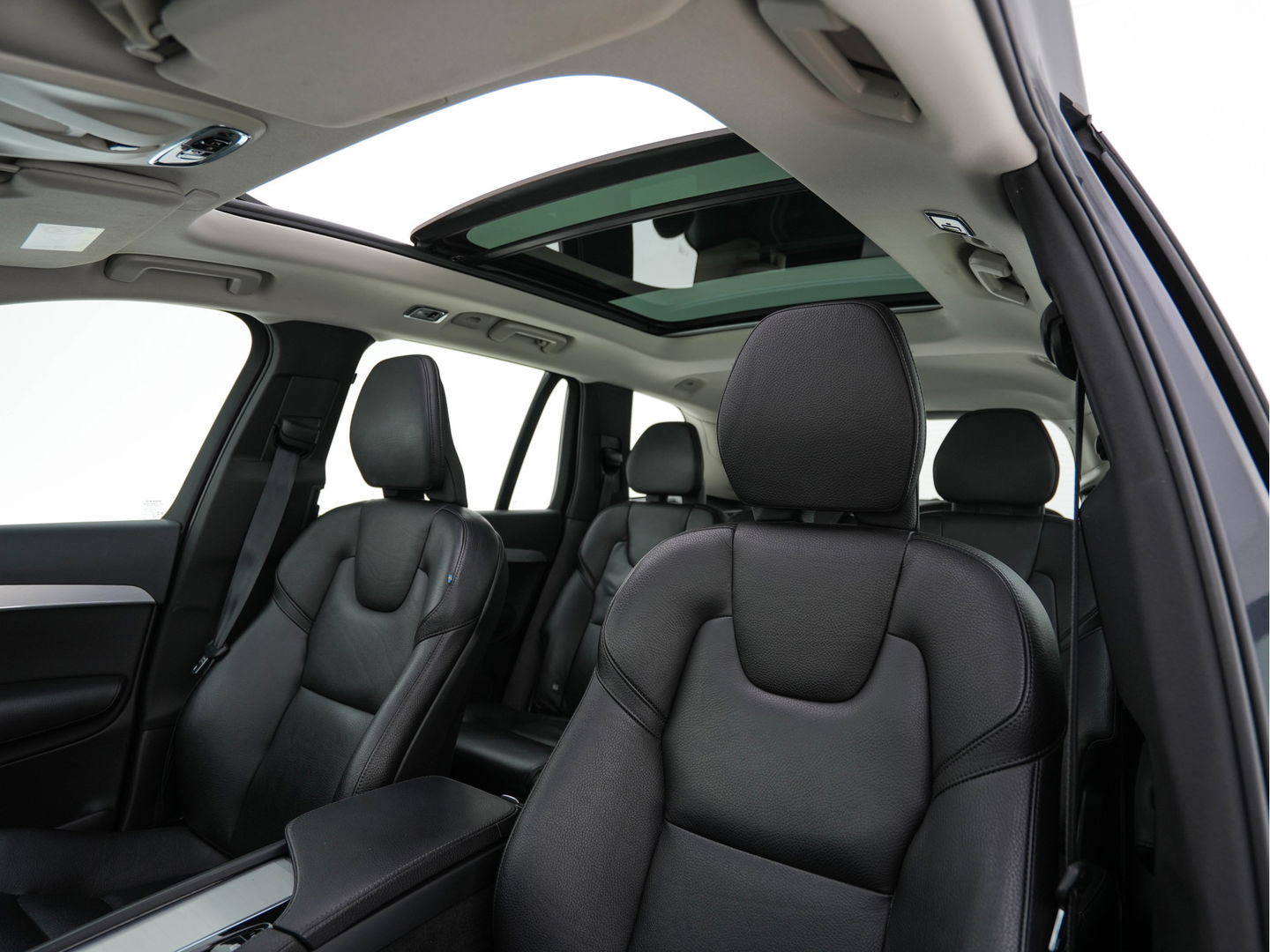 Volvo XC90 2.0 T8 Twin Engine AWD Momentum [ 7-Pers. ] *PANO | FULL-LEATHER | FULL-LED | DIGI-COCKPIT | NAVI-FULLMAP | COMFORT-SEATS | CARPLAY | NAVI-FULLMAP | 19''ALU | ECC | PDC | CRUISE | TOWBAR*