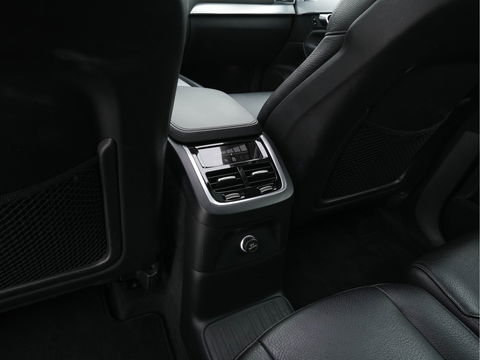 Volvo XC90 2.0 T8 Twin Engine AWD Momentum [ 7-Pers. ] *PANO | FULL-LEATHER | FULL-LED | DIGI-COCKPIT | NAVI-FULLMAP | COMFORT-SEATS | CARPLAY | NAVI-FULLMAP | 19''ALU | ECC | PDC | CRUISE | TOWBAR*