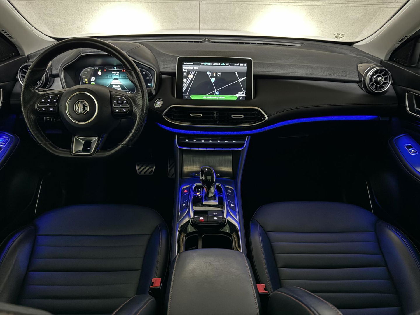 MG EHS 1.5 TGDI PHEV Luxury Pano Leer Virtual 360° Carplay NAP