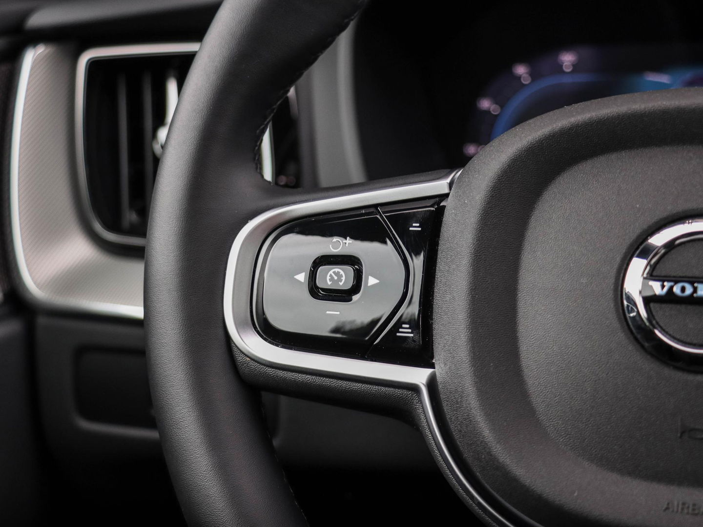 Volvo XC60 T6 Plug-in hybrid AWD Plus Dark 350PK | 21'' | Harman Kardon | Winterpakket | 360 Cam