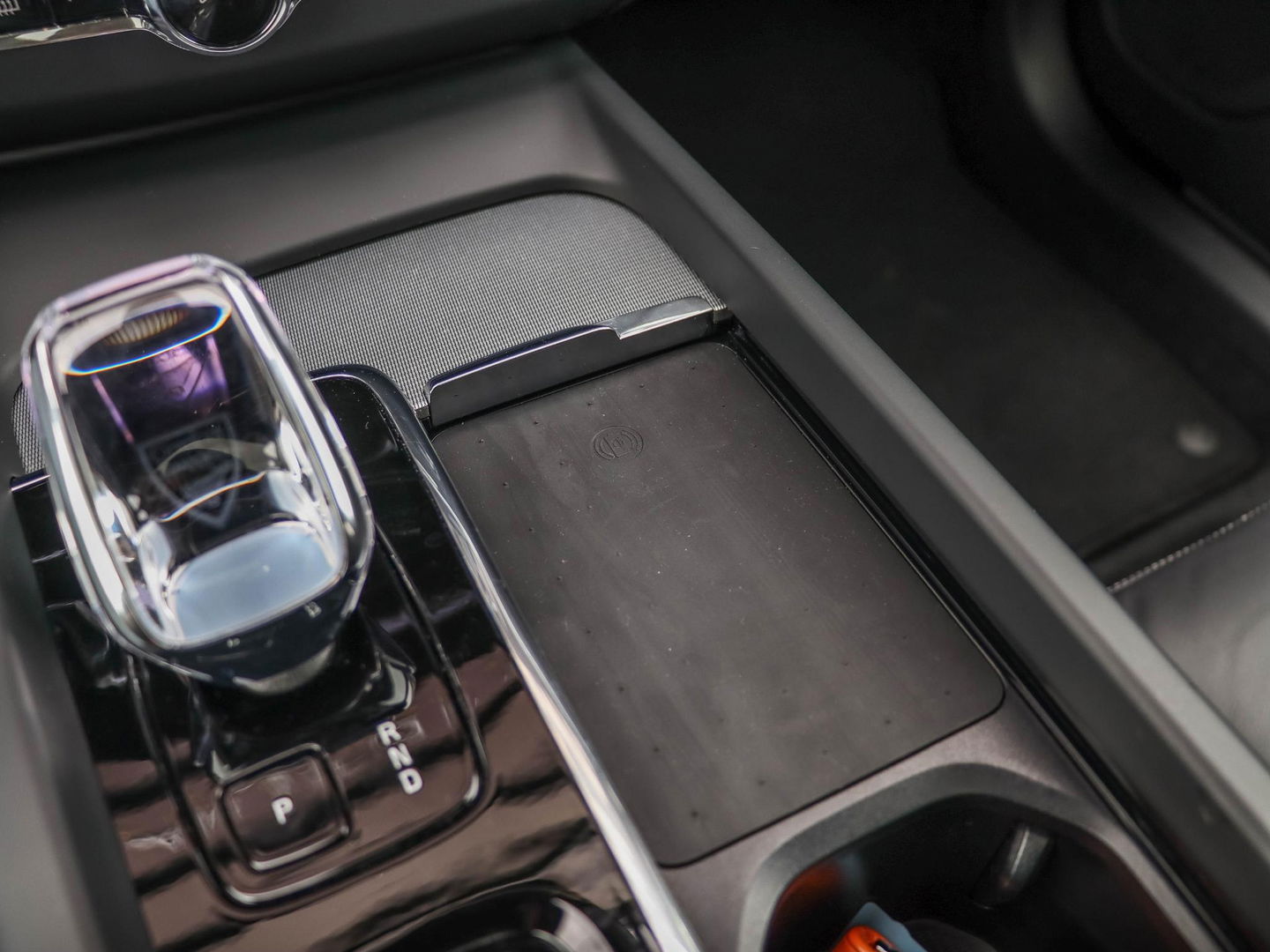 Volvo XC60 T6 Plug-in hybrid AWD Plus Dark 350PK | 21'' | Harman Kardon | Winterpakket | 360 Cam