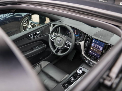 Volvo XC60 T6 Plug-in hybrid AWD Plus Dark 350PK | 21'' | Harman Kardon | Winterpakket | 360 Cam