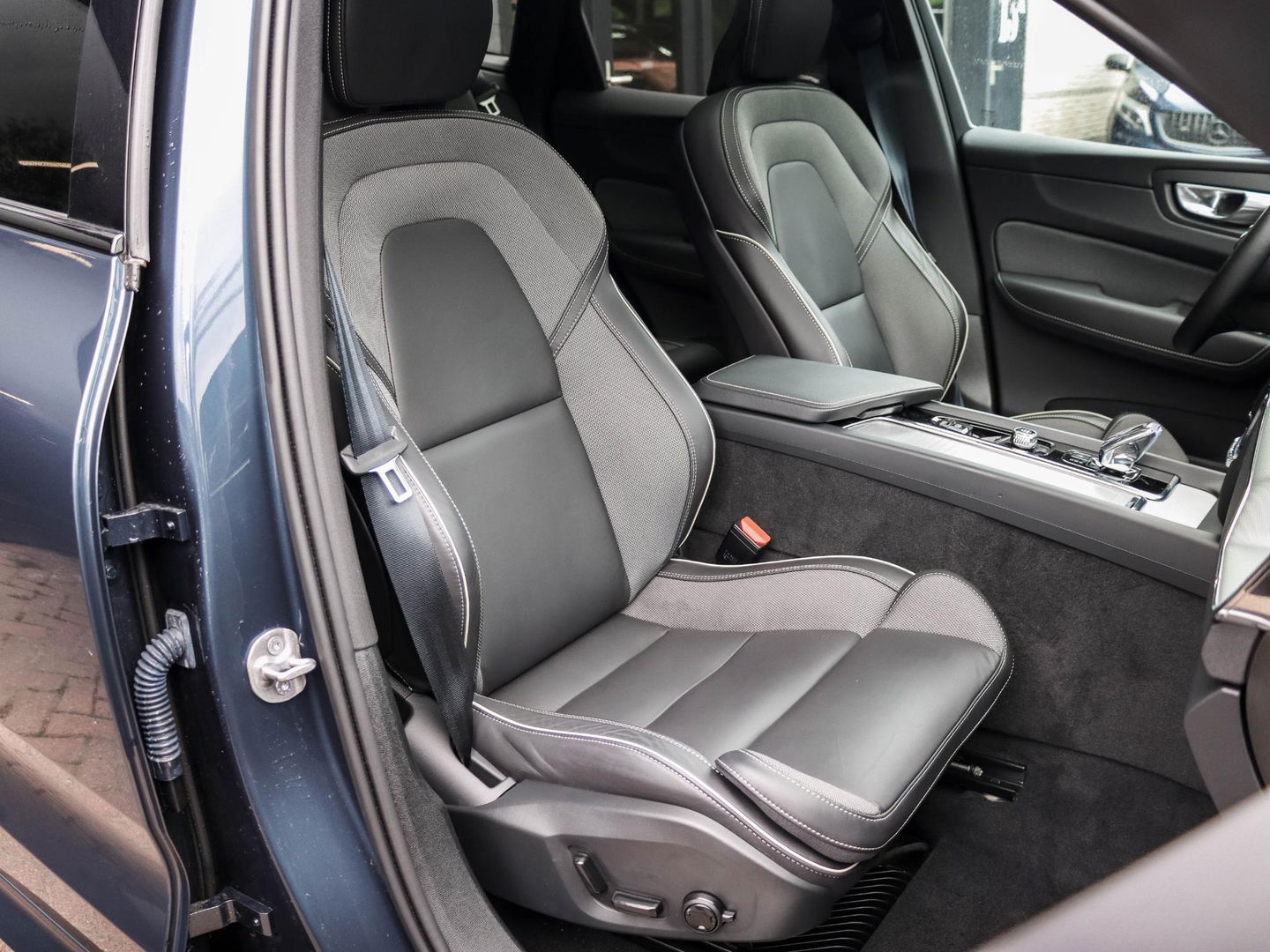 Volvo XC60 T6 Plug-in hybrid AWD Plus Dark 350PK | 21'' | Harman Kardon | Winterpakket | 360 Cam