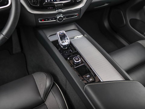 Volvo XC60 T6 Plug-in hybrid AWD Plus Dark 350PK | 21'' | Harman Kardon | Winterpakket | 360 Cam