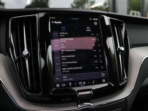 Volvo XC60 T6 Plug-in hybrid AWD Plus Dark 350PK | 21'' | Harman Kardon | Winterpakket | 360 Cam