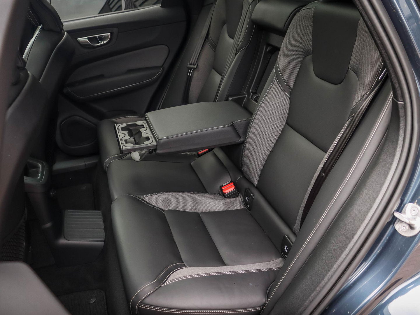 Volvo XC60 T6 Plug-in hybrid AWD Plus Dark 350PK | 21'' | Harman Kardon | Winterpakket | 360 Cam