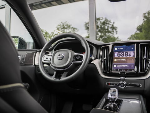 Volvo XC60 T6 Plug-in hybrid AWD Plus Dark 350PK | 21'' | Harman Kardon | Winterpakket | 360 Cam