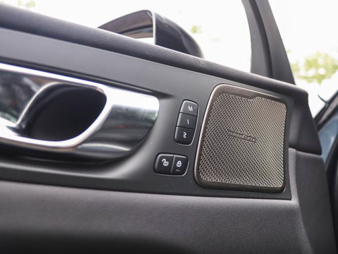 Volvo XC60 T6 Plug-in hybrid AWD Plus Dark 350PK | 21'' | 360 Cam | Winterpakket | Harman Kardon