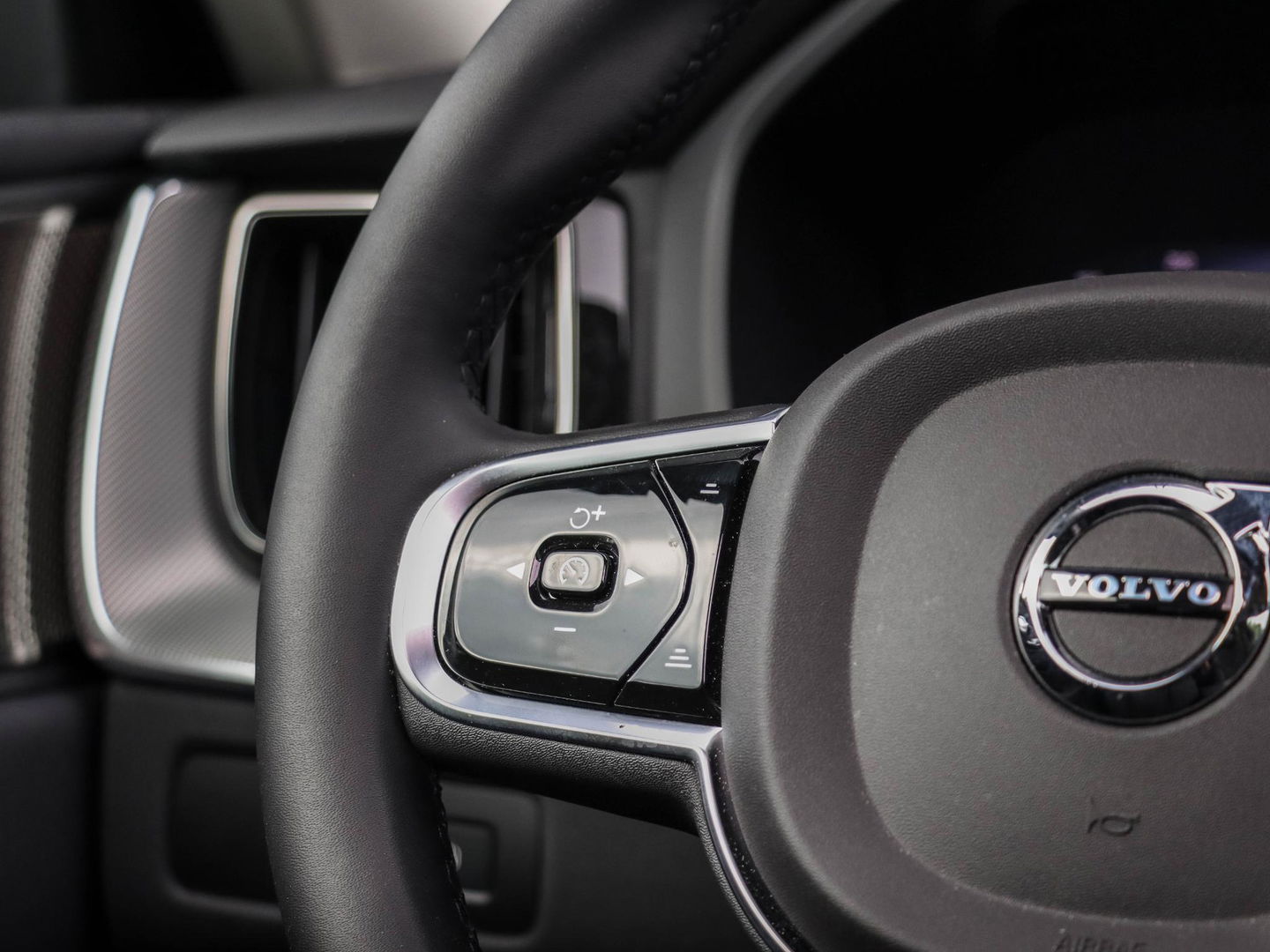 Volvo XC60 T6 Plug-in hybrid AWD Plus Dark 350PK | 21'' | 360 Cam | Winterpakket | Harman Kardon