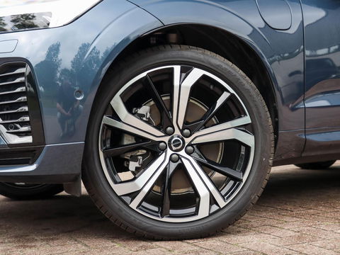 Volvo XC60 T6 Plug-in hybrid AWD Plus Dark 350PK | 21'' | 360 Cam | Winterpakket | Harman Kardon