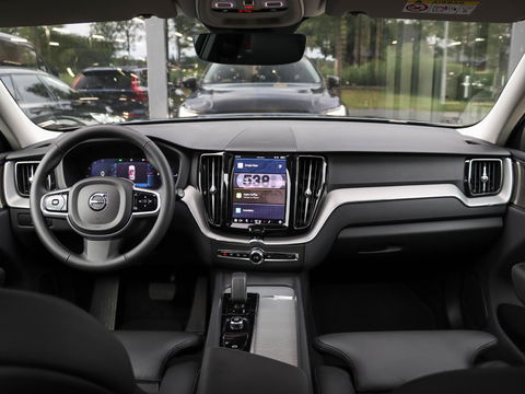 Volvo XC60 T6 Plug-in hybrid AWD Plus Dark 350PK | 21'' | 360 Cam | Winterpakket | Harman Kardon