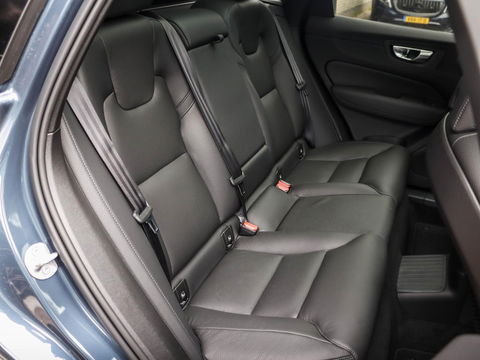 Volvo XC60 T6 Plug-in hybrid AWD Plus Dark 350PK | 21'' | 360 Cam | Winterpakket | Harman Kardon