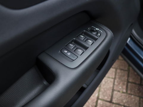 Volvo XC60 T6 Plug-in hybrid AWD Plus Dark 350PK | 21'' | 360 Cam | Winterpakket | Harman Kardon