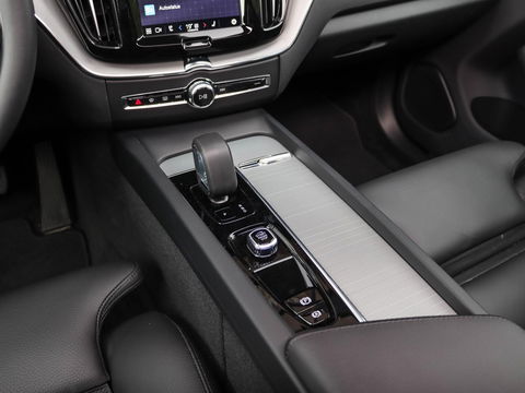 Volvo XC60 T6 Plug-in hybrid AWD Plus Dark 350PK | 21'' | 360 Cam | Winterpakket | Harman Kardon