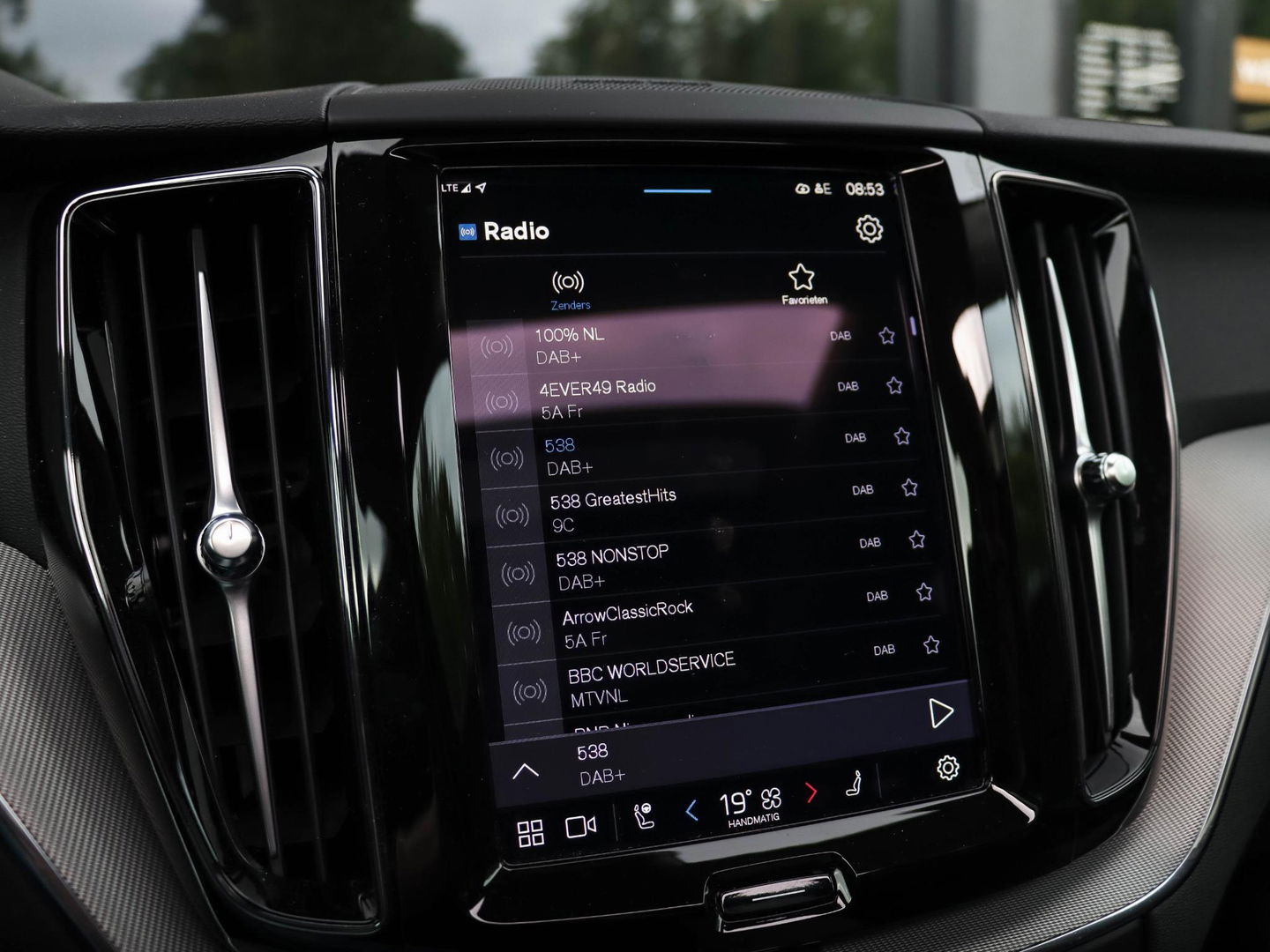 Volvo XC60 T6 Plug-in hybrid AWD Plus Dark 350PK | 21'' | 360 Cam | Winterpakket | Harman Kardon