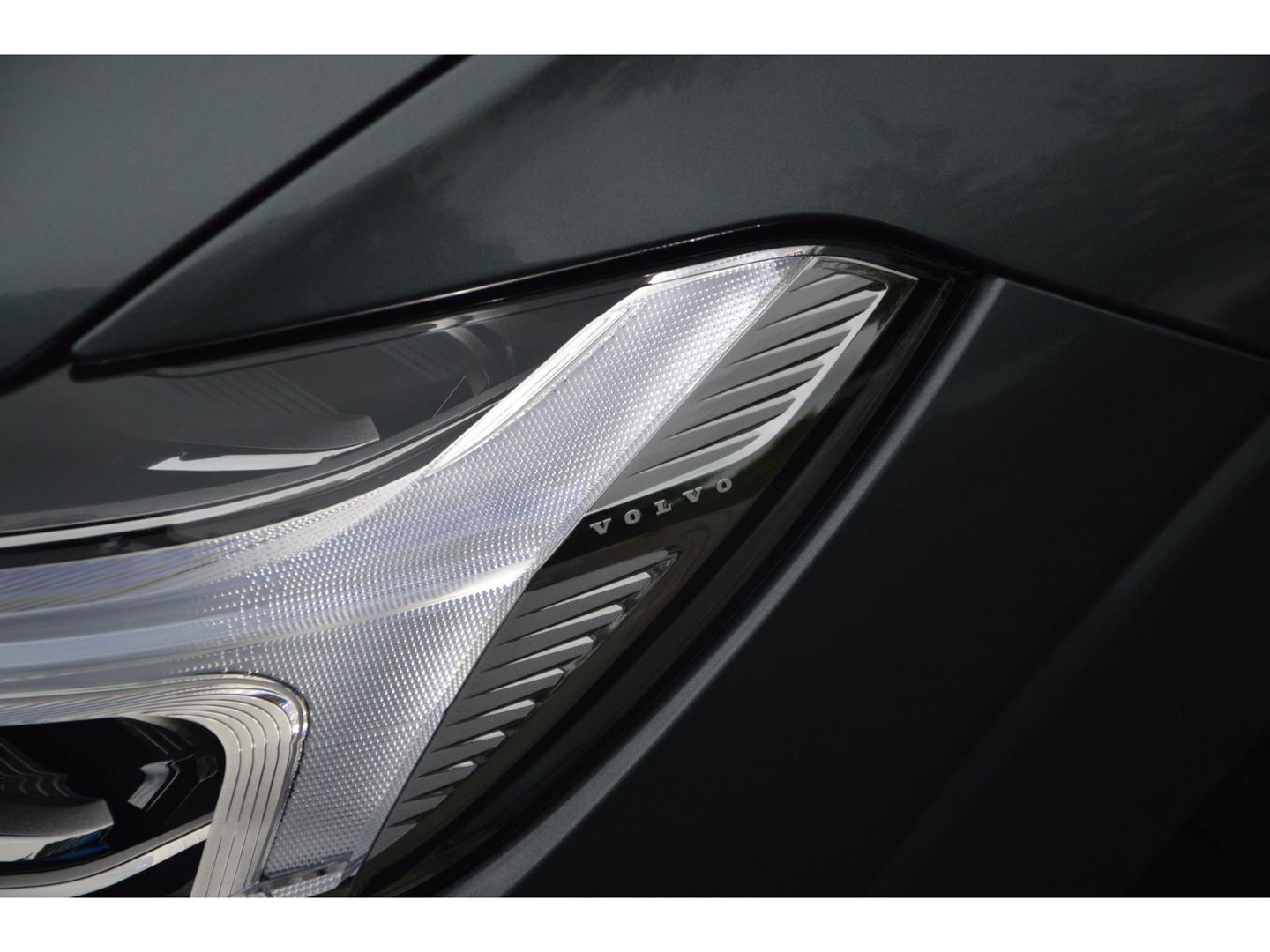 Volvo XC60 T8 Hybride AWD Momentum Pro | Head-Up | Panoramadak | Pilot-Assist | Trekhaak 2100KG | Camera | Stoelverwarming |