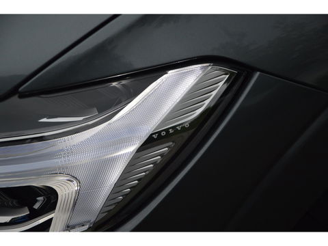 Volvo XC60 T8 Hybride AWD Momentum Pro | Head-Up | Panoramadak | Pilot-Assist | Trekhaak 2100KG | Camera | Stoelverwarming |