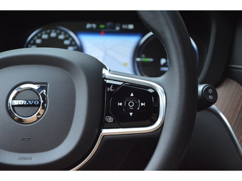 Volvo XC60 T8 Hybride AWD Momentum Pro | Head-Up | Panoramadak | Pilot-Assist | Trekhaak 2100KG | Camera | Stoelverwarming |