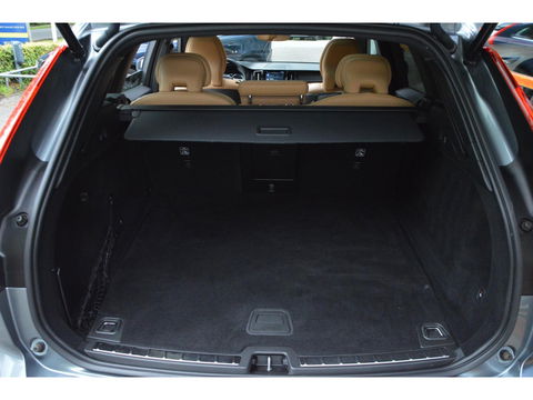 Volvo XC60 T8 Hybride AWD Momentum Pro | Head-Up | Panoramadak | Pilot-Assist | Trekhaak 2100KG | Camera | Stoelverwarming |