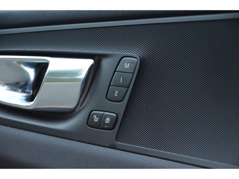 Volvo XC60 T8 Hybride AWD Momentum Pro | Head-Up | Panoramadak | Pilot-Assist | Trekhaak 2100KG | Camera | Stoelverwarming |