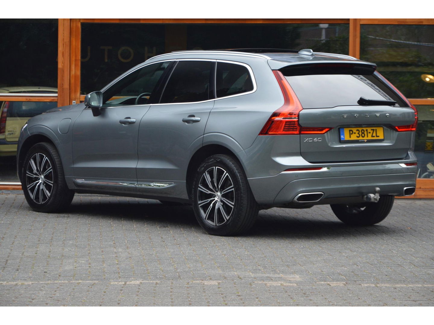 Volvo XC60 T8 Hybride AWD Momentum Pro | Head-Up | Panoramadak | Pilot-Assist | Trekhaak 2100KG | Camera | Stoelverwarming |