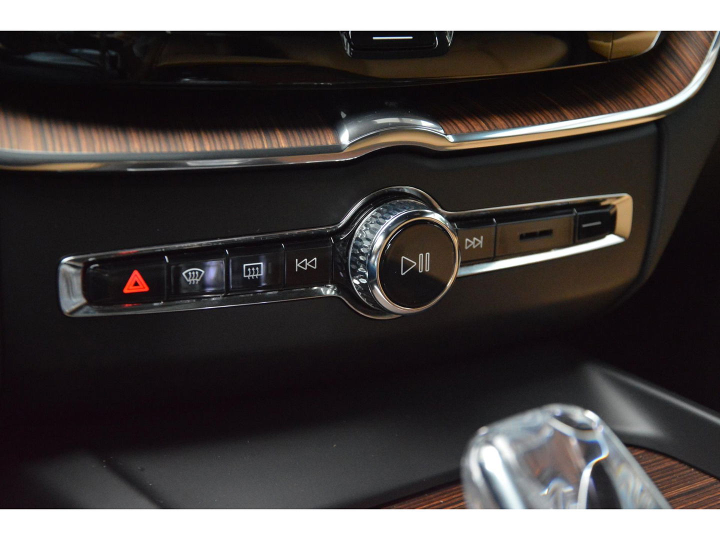 Volvo XC60 T8 Hybride AWD Momentum Pro | Head-Up | Panoramadak | Pilot-Assist | Trekhaak 2100KG | Camera | Stoelverwarming |