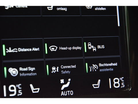Volvo XC60 T8 Hybride AWD Momentum Pro | Head-Up | Panoramadak | Pilot-Assist | Trekhaak 2100KG | Camera | Stoelverwarming |