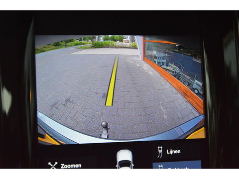 Volvo XC60 T8 Hybride AWD Momentum Pro | Head-Up | Panoramadak | Pilot-Assist | Trekhaak 2100KG | Camera | Stoelverwarming |