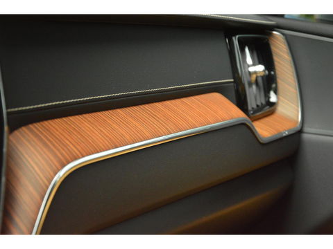 Volvo XC60 T8 Hybride AWD Momentum Pro | Head-Up | Panoramadak | Pilot-Assist | Trekhaak 2100KG | Camera | Stoelverwarming |
