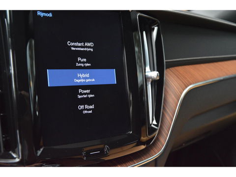 Volvo XC60 T8 Hybride AWD Momentum Pro | Head-Up | Panoramadak | Pilot-Assist | Trekhaak 2100KG | Camera | Stoelverwarming |