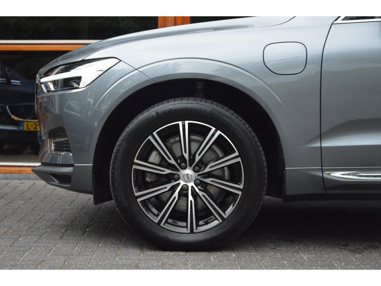 Volvo XC60 T8 Hybride AWD Momentum Pro | Head-Up | Panoramadak | Pilot-Assist | Trekhaak 2100KG | Camera | Stoelverwarming |