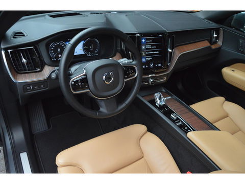 Volvo XC60 T8 Hybride AWD Momentum Pro | Head-Up | Panoramadak | Pilot-Assist | Trekhaak 2100KG | Camera | Stoelverwarming |