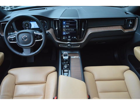 Volvo XC60 T8 Hybride AWD Momentum Pro | Head-Up | Panoramadak | Pilot-Assist | Trekhaak 2100KG | Camera | Stoelverwarming |
