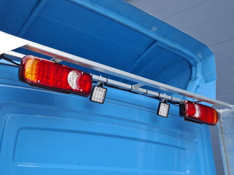 Volkswagen Crafter 35 2.0 TDI L4 Trendline OPRIJWAGEN / AMBULANCE / TRAILER / EURO 6 / LAADVERMOGEN 1377 KG !!