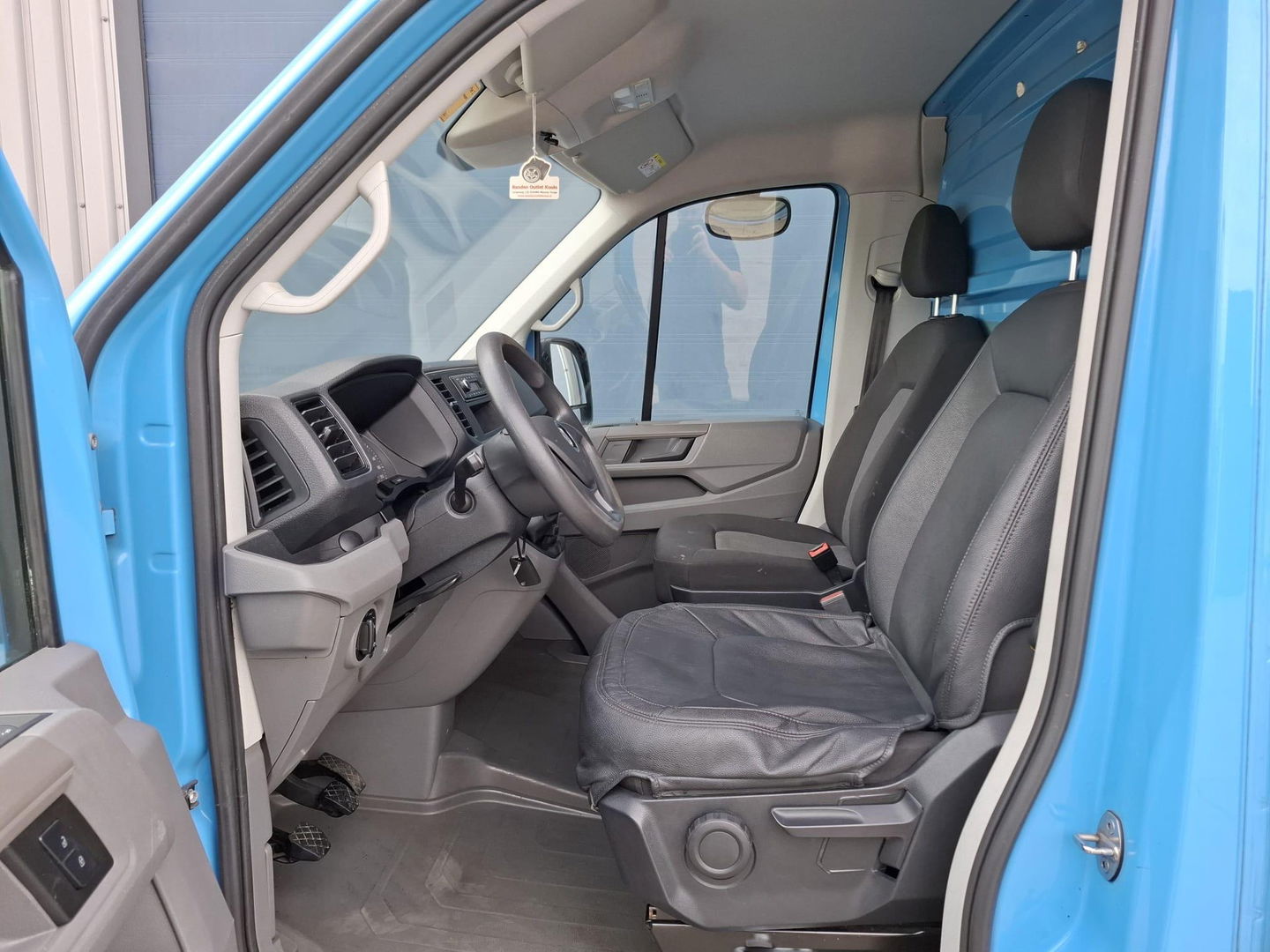 Volkswagen Crafter 35 2.0 TDI L4 Trendline OPRIJWAGEN / AMBULANCE / TRAILER / EURO 6 / LAADVERMOGEN 1377 KG !!