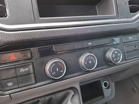 Volkswagen Crafter 35 2.0 TDI L4 Trendline OPRIJWAGEN / AMBULANCE / TRAILER / EURO 6 / LAADVERMOGEN 1377 KG !!
