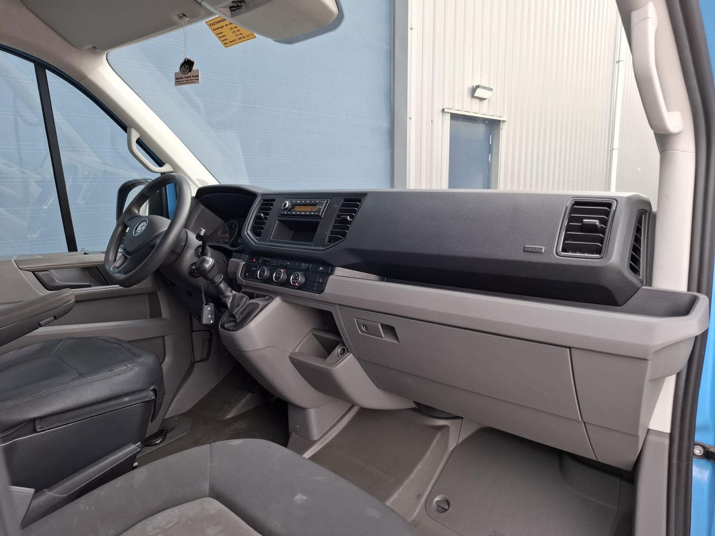 Volkswagen Crafter 35 2.0 TDI L4 Trendline OPRIJWAGEN / AMBULANCE / TRAILER / EURO 6 / LAADVERMOGEN 1377 KG !!
