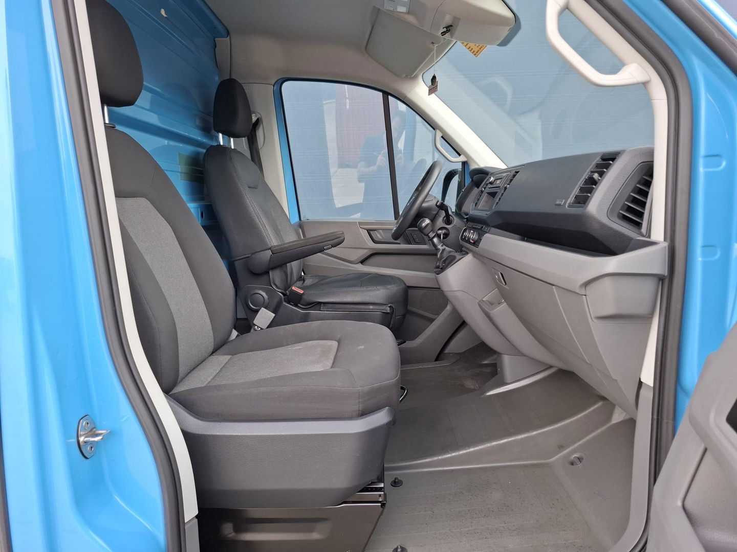 Volkswagen Crafter 35 2.0 TDI L4 Trendline OPRIJWAGEN / AMBULANCE / TRAILER / EURO 6 / LAADVERMOGEN 1377 KG !!