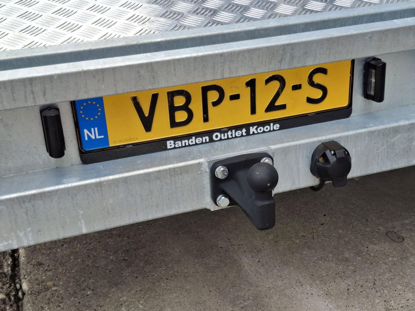 Volkswagen Crafter 35 2.0 TDI L4 Trendline OPRIJWAGEN / AMBULANCE / TRAILER / EURO 6 / LAADVERMOGEN 1377 KG !!