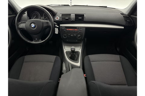 BMW 1-serie 118i Executive Export | Airco Parkeersensoren Stoelverwarming 18"LMV