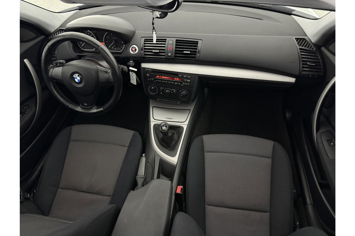BMW 1-serie 118i Executive Export | Airco Parkeersensoren Stoelverwarming 18"LMV