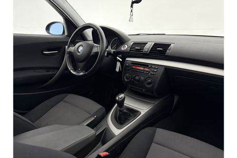 BMW 1-serie 118i Executive Export | Airco Parkeersensoren Stoelverwarming 18"LMV