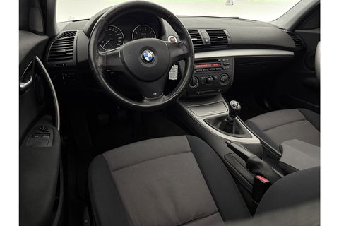 BMW 1-serie 118i Executive Export | Airco Parkeersensoren Stoelverwarming 18"LMV