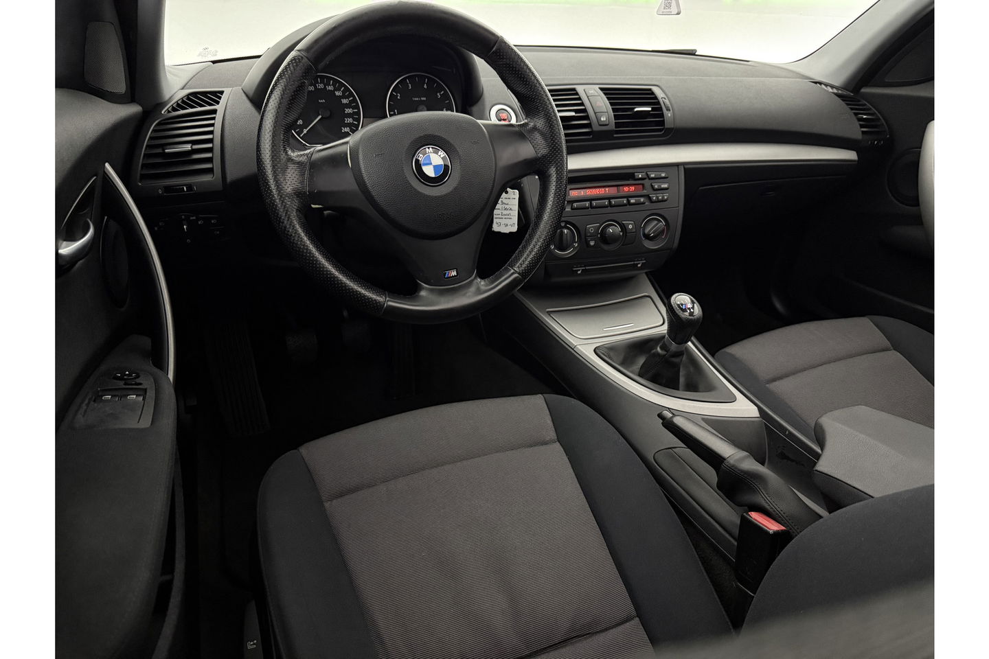 BMW 1-serie 118i Executive Export | Airco Parkeersensoren Stoelverwarming 18"LMV