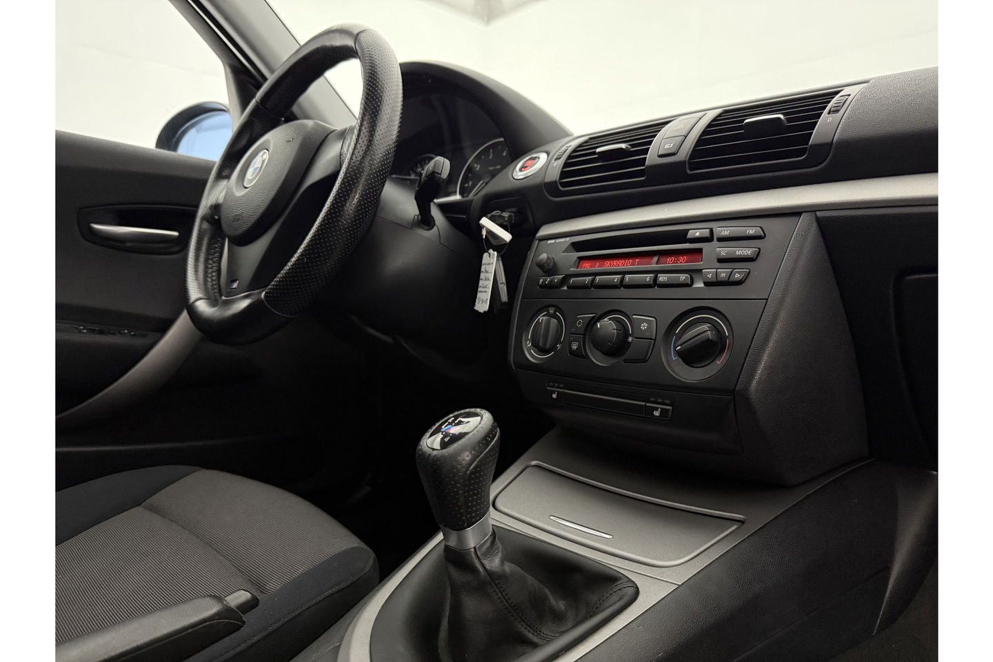 BMW 1-serie 118i Executive Export | Airco Parkeersensoren Stoelverwarming 18"LMV