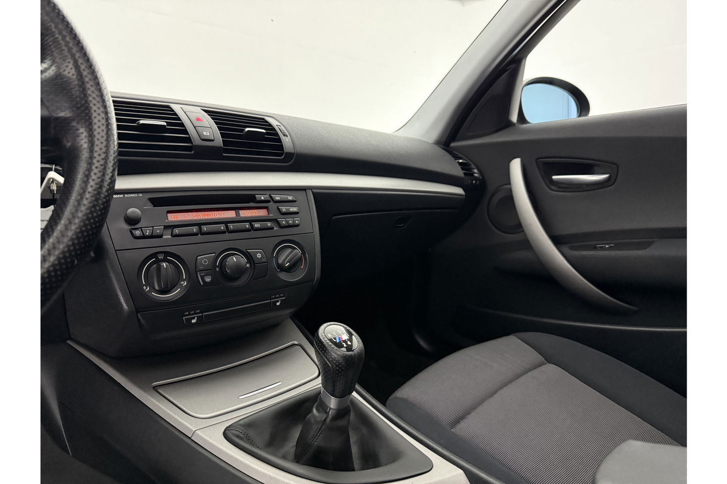 BMW 1-serie 118i Executive Export | Airco Parkeersensoren Stoelverwarming 18"LMV
