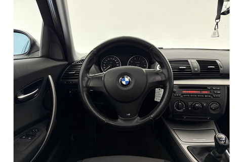 BMW 1-serie 118i Executive Export | Airco Parkeersensoren Stoelverwarming 18"LMV