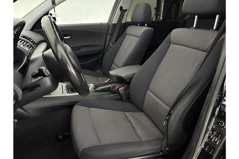 BMW 1-serie 118i Executive Export | Airco Parkeersensoren Stoelverwarming 18"LMV