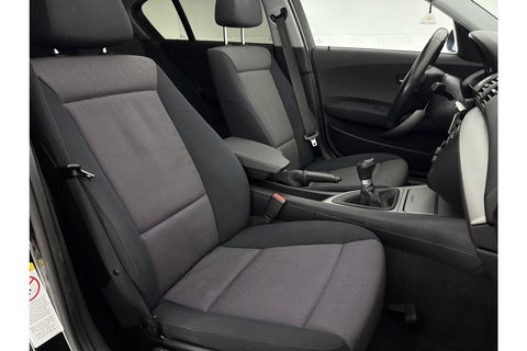 BMW 1-serie 118i Executive Export | Airco Parkeersensoren Stoelverwarming 18"LMV