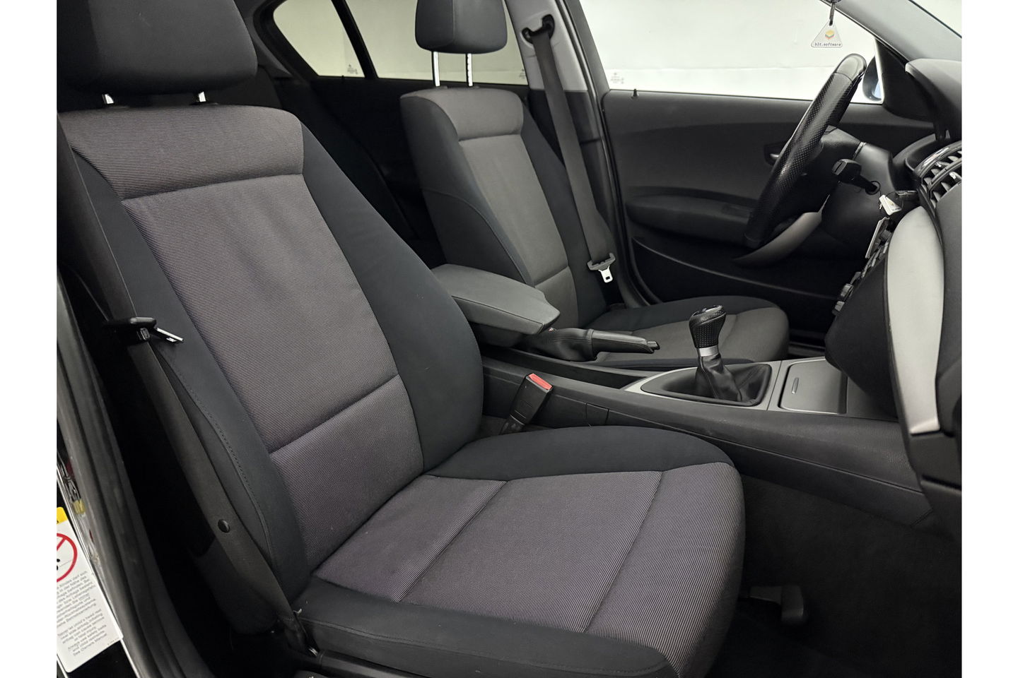BMW 1-serie 118i Executive Export | Airco Parkeersensoren Stoelverwarming 18"LMV